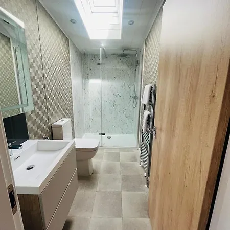 Four Seasons With Hot Tub Σπίτι διακοπών