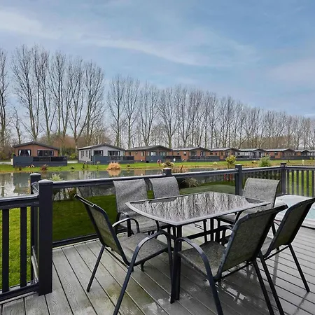 Four Seasons With Hot Tub Дом отдыха Йорк