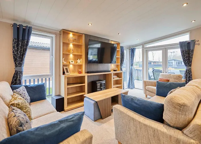 Four Seasons With Hot Tub Дом отдыха *