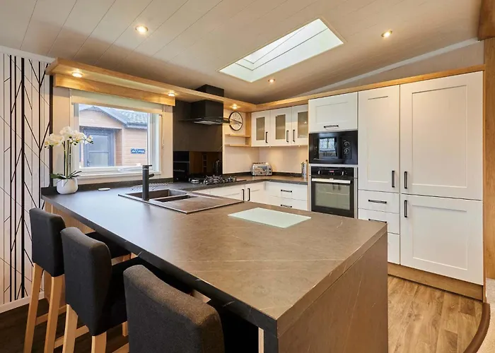 Four Seasons With Hot Tub * Йорк