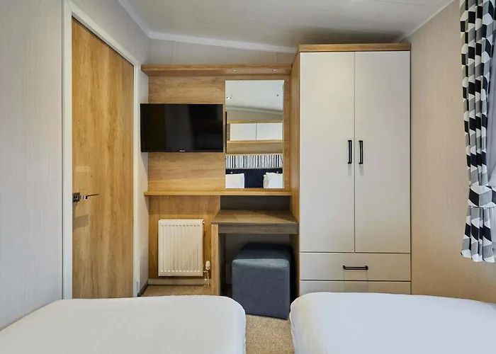 Four Seasons With Hot Tub Дом отдыха