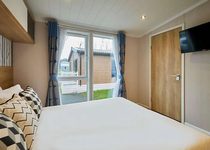 Four Seasons With Hot Tub Дом отдыха *