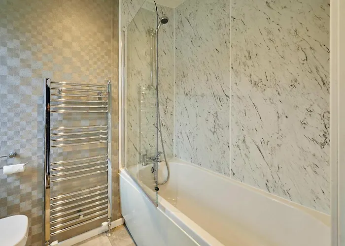 Дом отдыха Four Seasons With Hot Tub